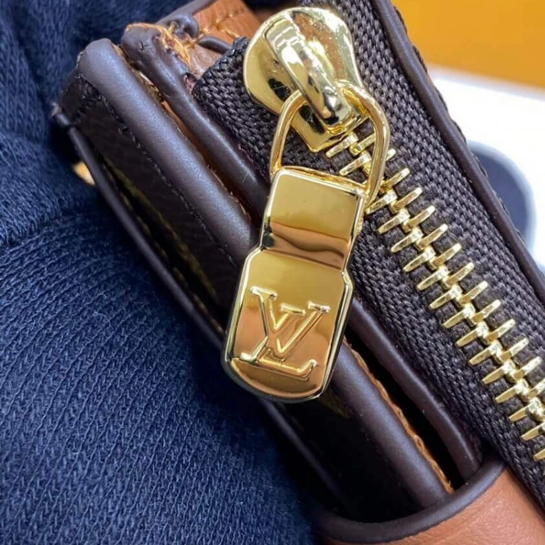Mythick ru coated can Louis Vuitton Monogram Canvas Multiple Card Holder