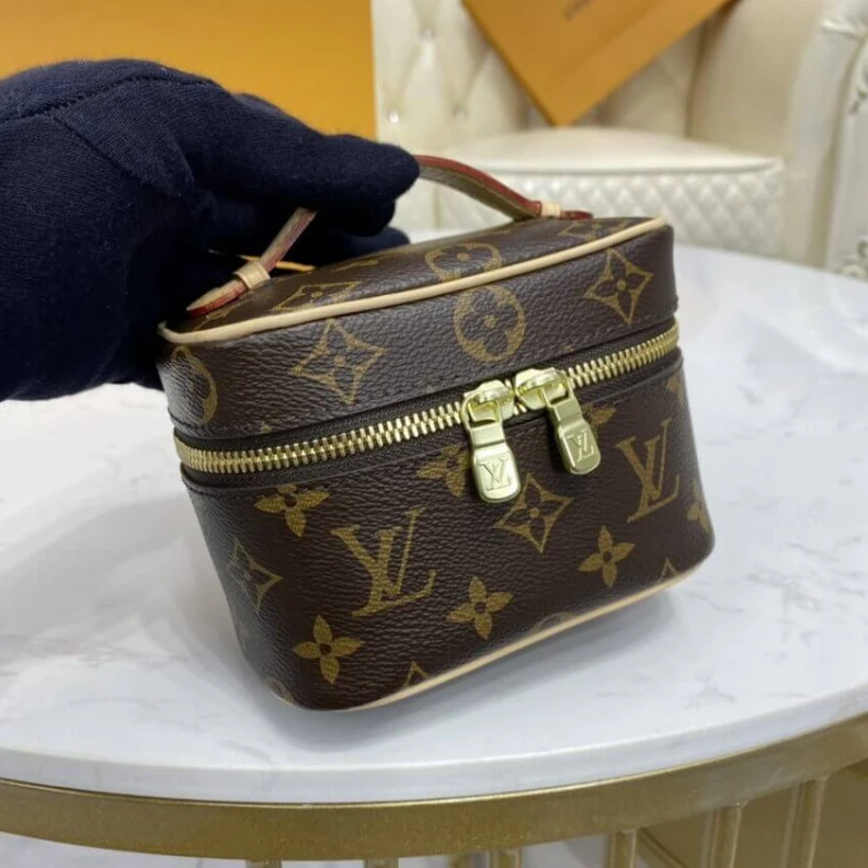 Mythick ru Handle: S LV Monogram Canvas Nice Mano Toiletry Pouch