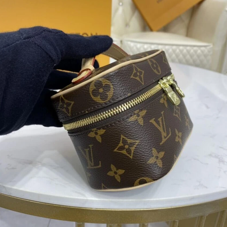Mythick ru Handle: S LV Monogram Canvas Nice Mano Toiletry Pouch