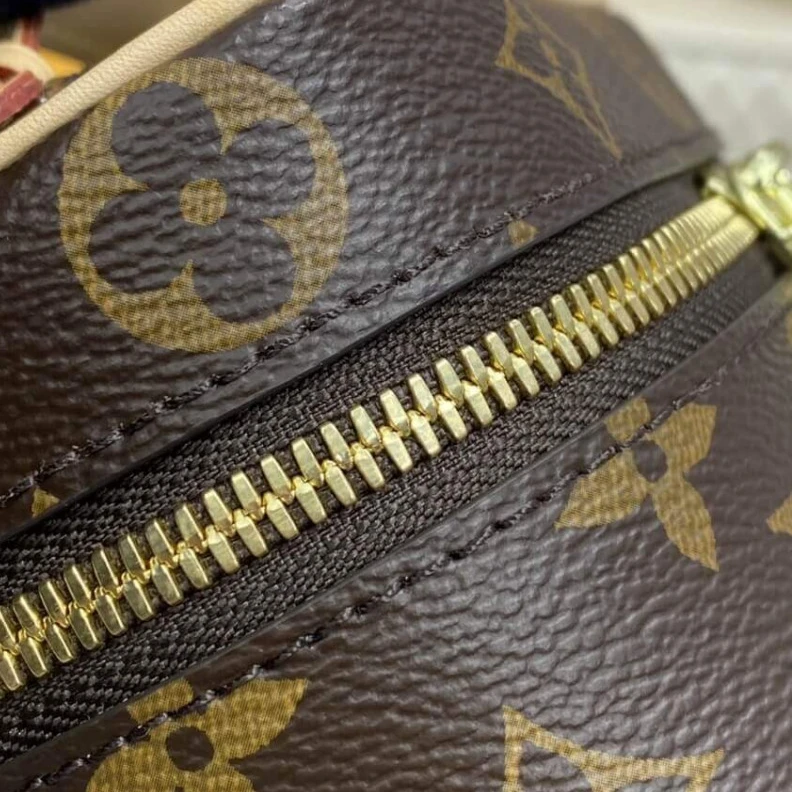 Mythick ru Handle: S LV Monogram Canvas Nice Mano Toiletry Pouch