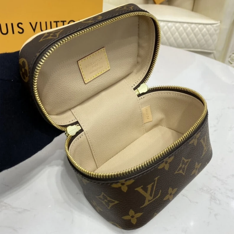 Mythick ru Handle: S LV Monogram Canvas Nice Mano Toiletry Pouch