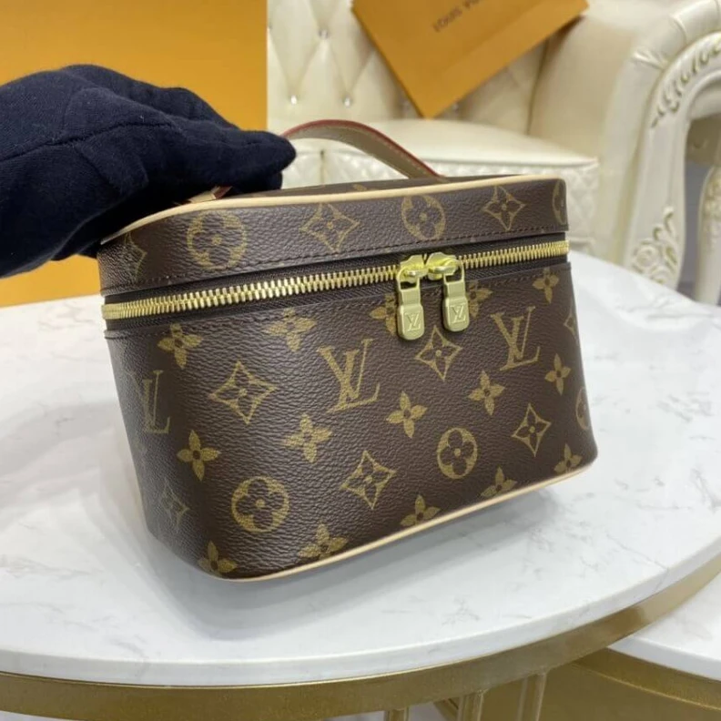 Mythick.ru Monogram LV Monogram Canvas Nice Mini Toiletry Pouch
