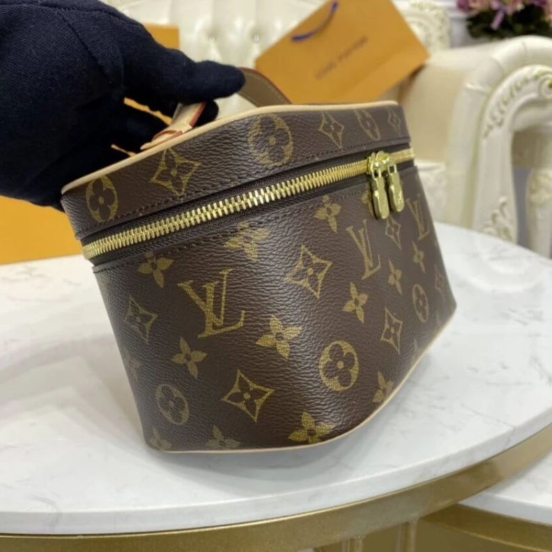Mythick.ru Monogram LV Monogram Canvas Nice Mini Toiletry Pouch