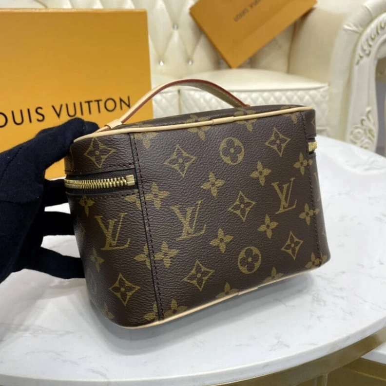 Mythick.ru Monogram LV Monogram Canvas Nice Mini Toiletry Pouch