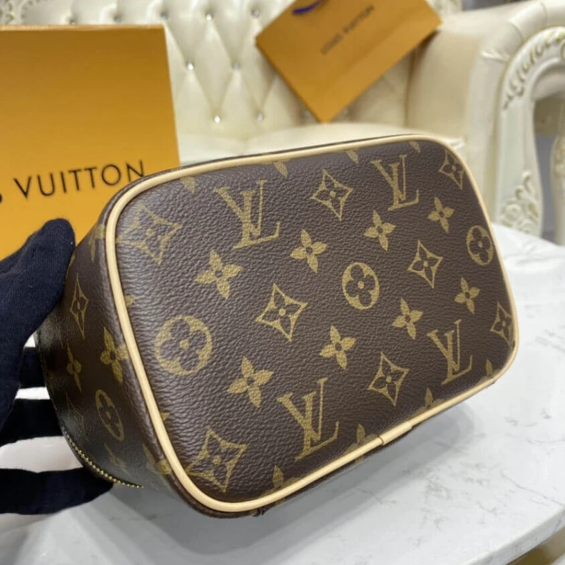 Mythick.ru Monogram LV Monogram Canvas Nice Mini Toiletry Pouch