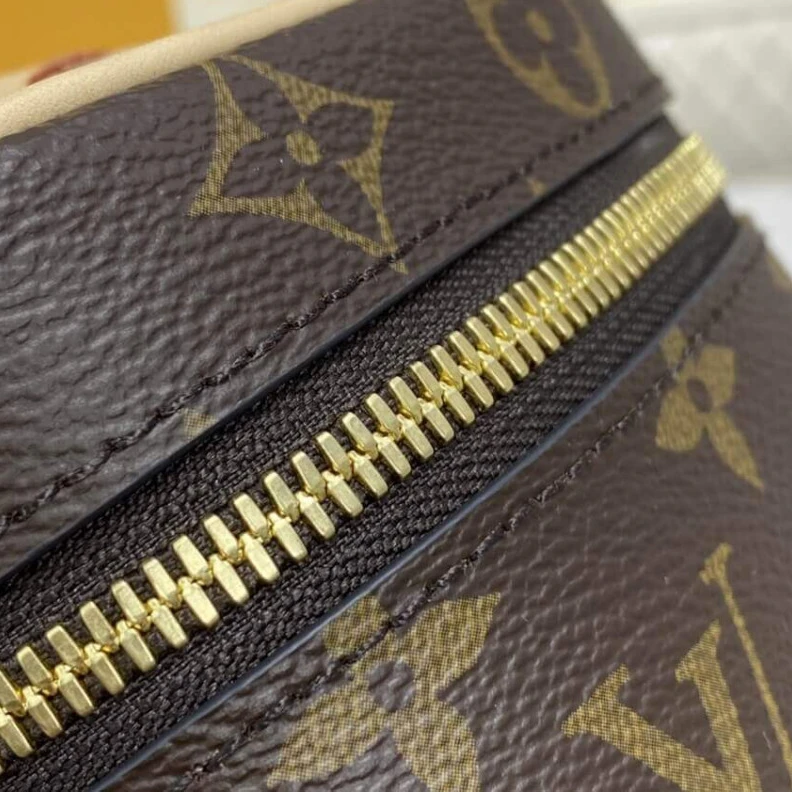 Mythick.ru Monogram LV Monogram Canvas Nice Mini Toiletry Pouch