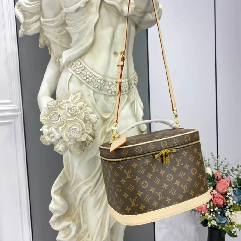 Top lv Mirror an LV Monogram Canvas Nice Toiletry Pouch