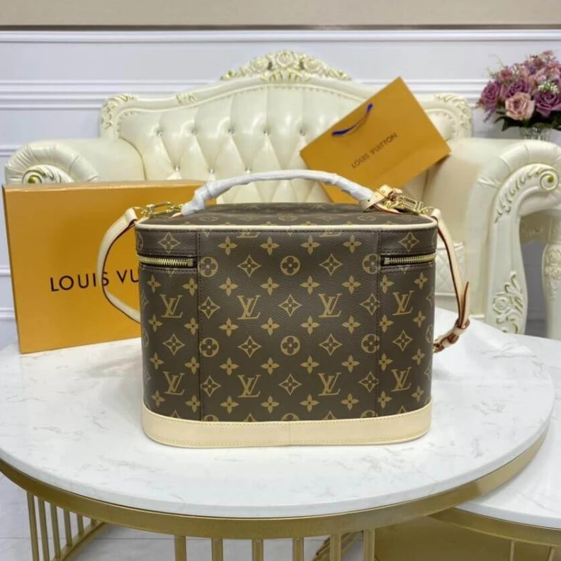Top lv Mirror an LV Monogram Canvas Nice Toiletry Pouch