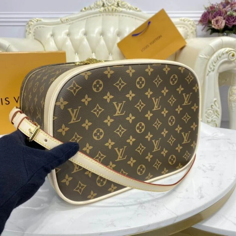 Top lv Mirror an LV Monogram Canvas Nice Toiletry Pouch