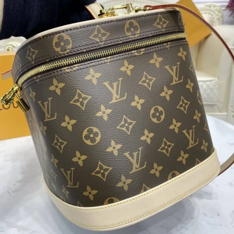 Top lv Mirror an LV Monogram Canvas Nice Toiletry Pouch