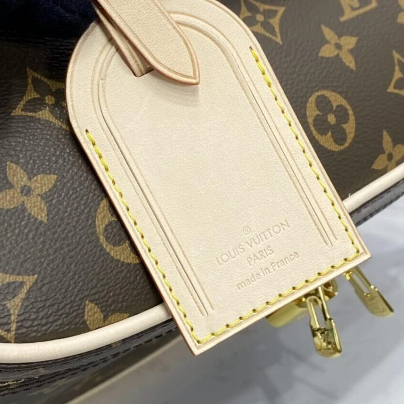 Top lv Mirror an LV Monogram Canvas Nice Toiletry Pouch