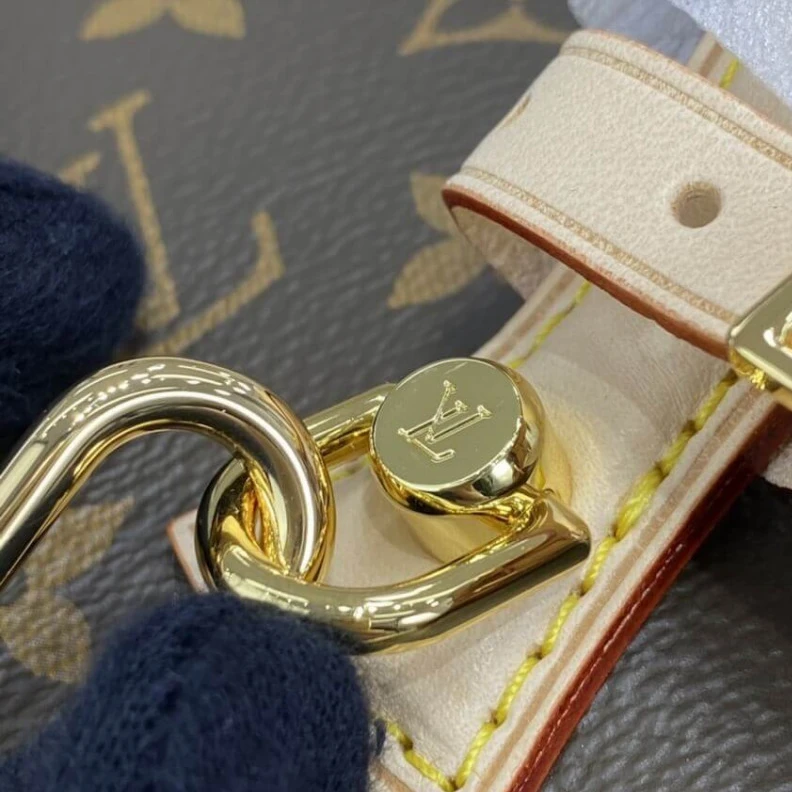 Top lv Mirror an LV Monogram Canvas Nice Toiletry Pouch