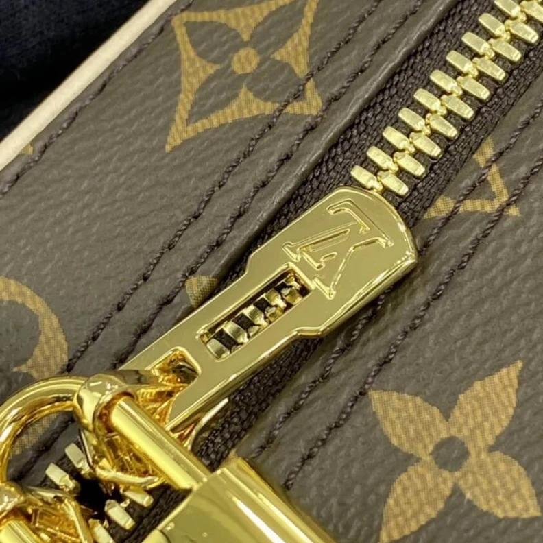 Top lv Mirror an LV Monogram Canvas Nice Toiletry Pouch