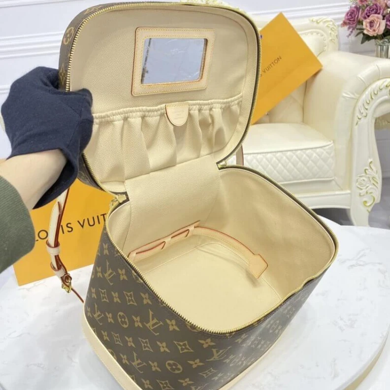 Top lv Mirror an LV Monogram Canvas Nice Toiletry Pouch