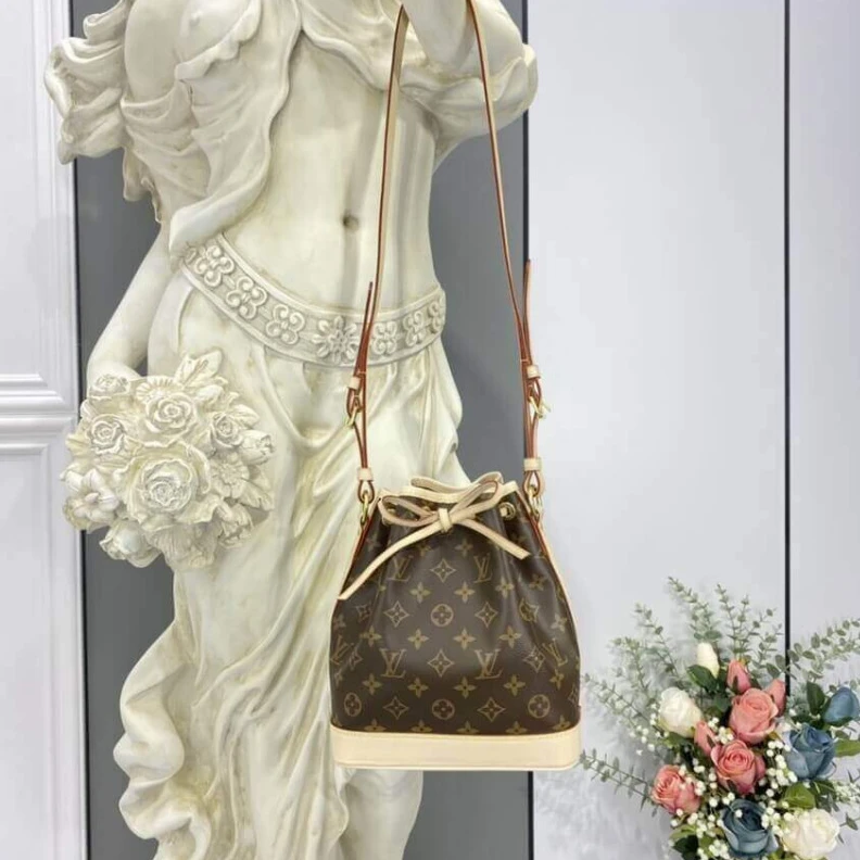 Replica bags Goldcolor Louis Vuitton Monogram Canvas Noe BB