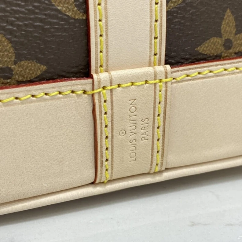 Replica bags Goldcolor Louis Vuitton Monogram Canvas Noe BB