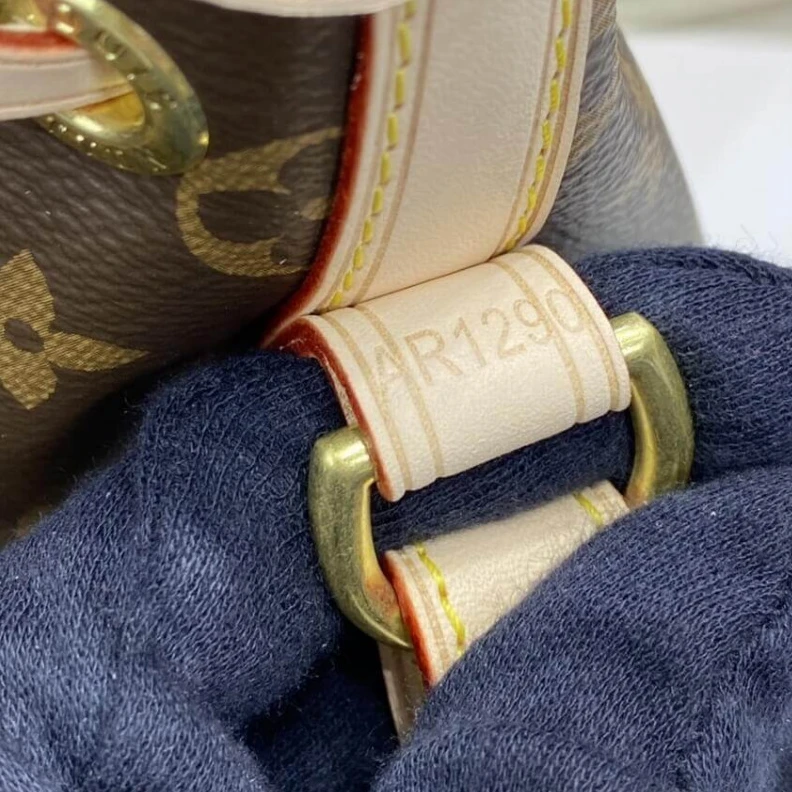 Replica bags Goldcolor Louis Vuitton Monogram Canvas Noe BB