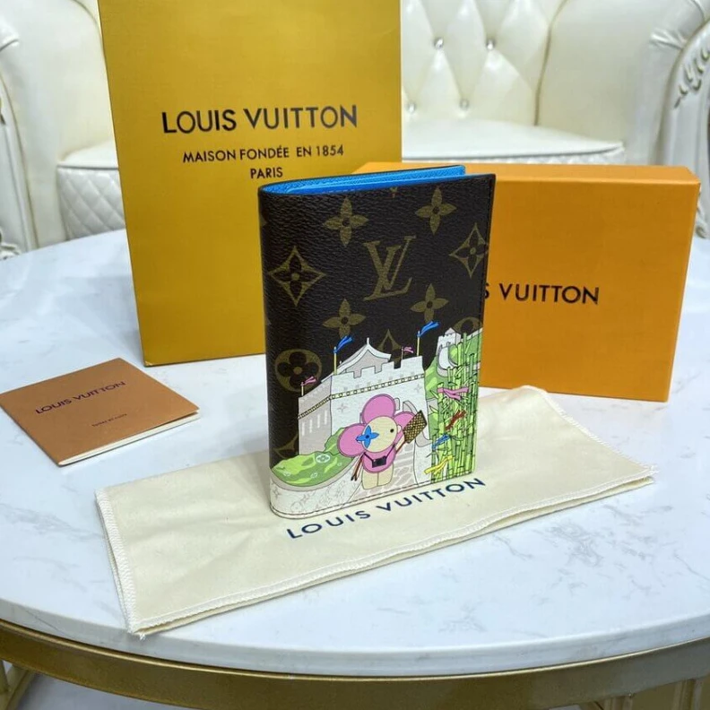 Mythick.ru 1 flat po Louis Vuitton Monogram Canvas Passport Cover