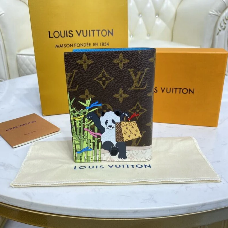 Mythick.ru 1 flat po Louis Vuitton Monogram Canvas Passport Cover