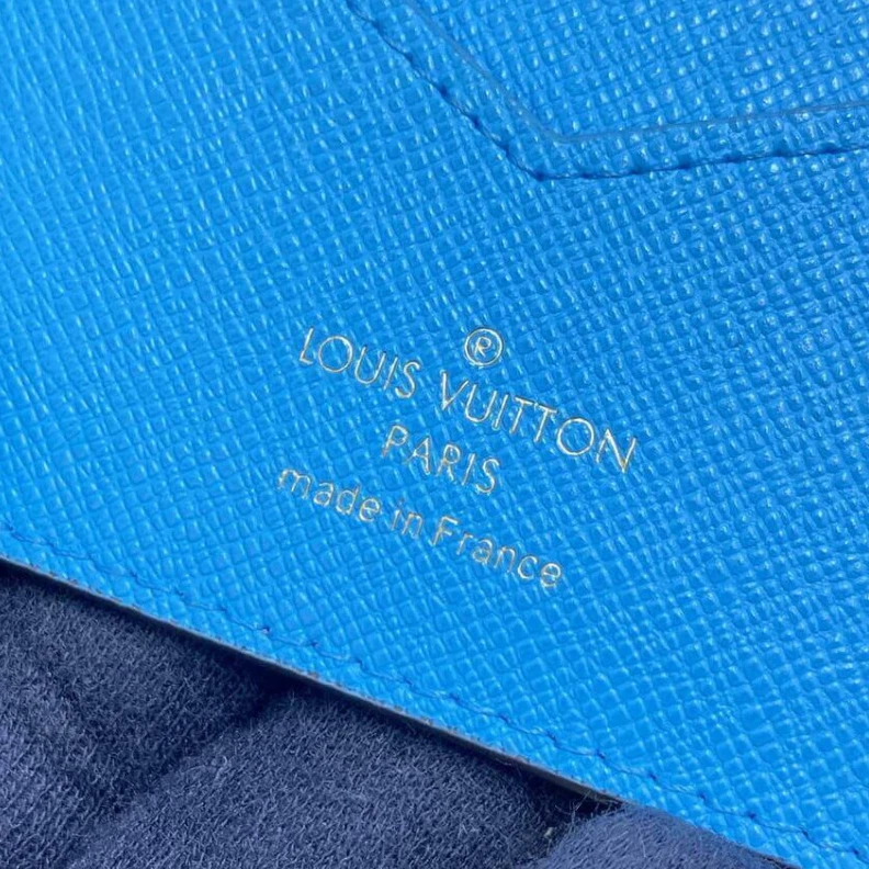 Mythick.ru 1 flat po Louis Vuitton Monogram Canvas Passport Cover