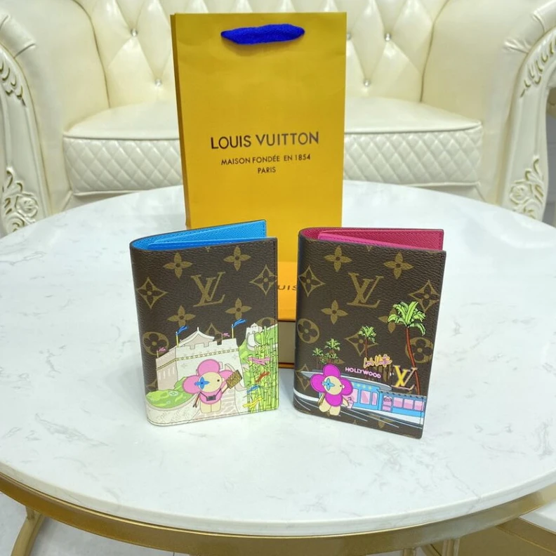 Mythick.ru 1 flat po Louis Vuitton Monogram Canvas Passport Cover