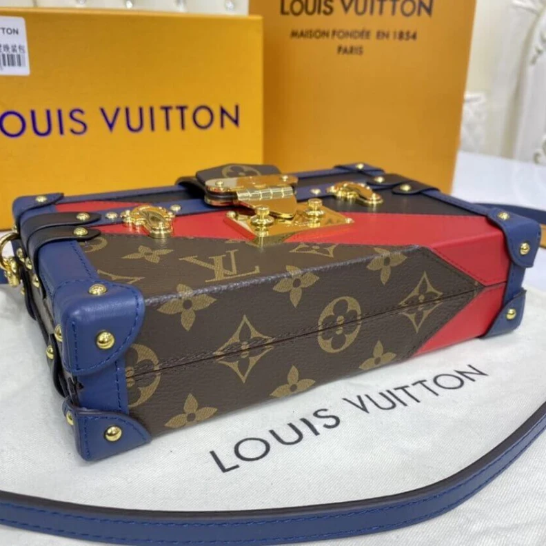 Mythick ru Calfleath LV Monogram Canvas Petite Malle