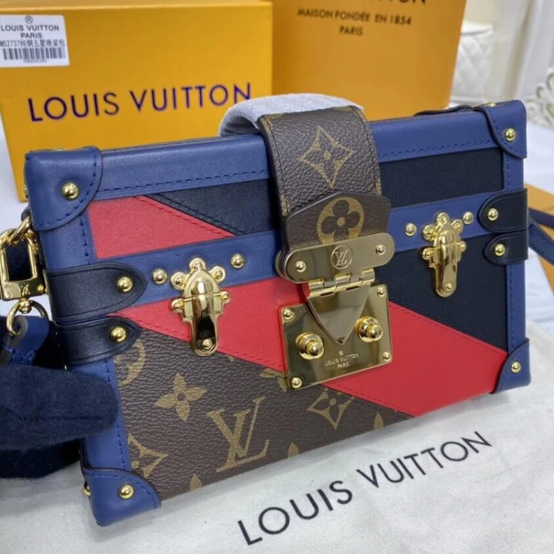 Mythick ru Calfleath LV Monogram Canvas Petite Malle