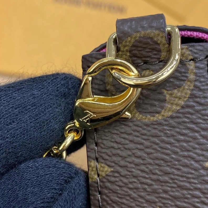 Mythick ru Removable Louis Vuitton Monogram Canvas Pochette Felicie