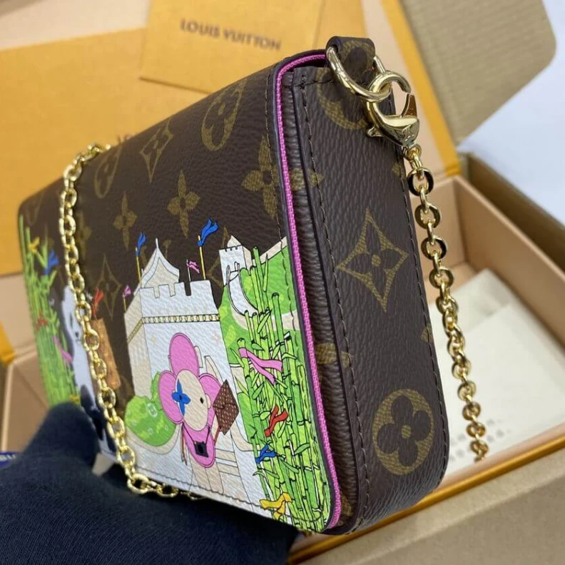 Louis vuitton locations Removable Louis Vuitton Monogram Canvas Pochette Felicie