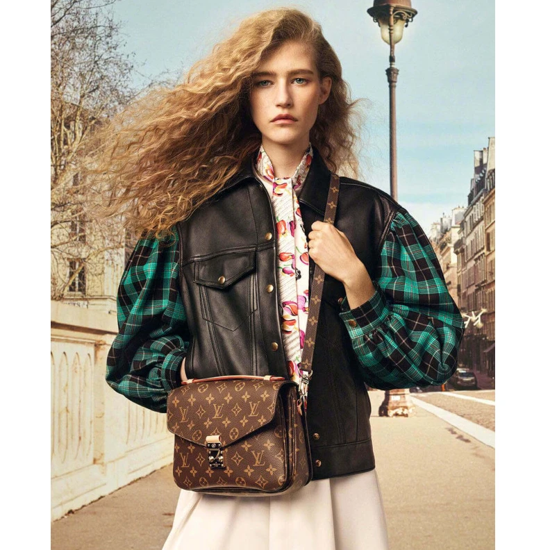 Mythick.ru Textile l Louis Vuitton Monogram Canvas Pochette Metis