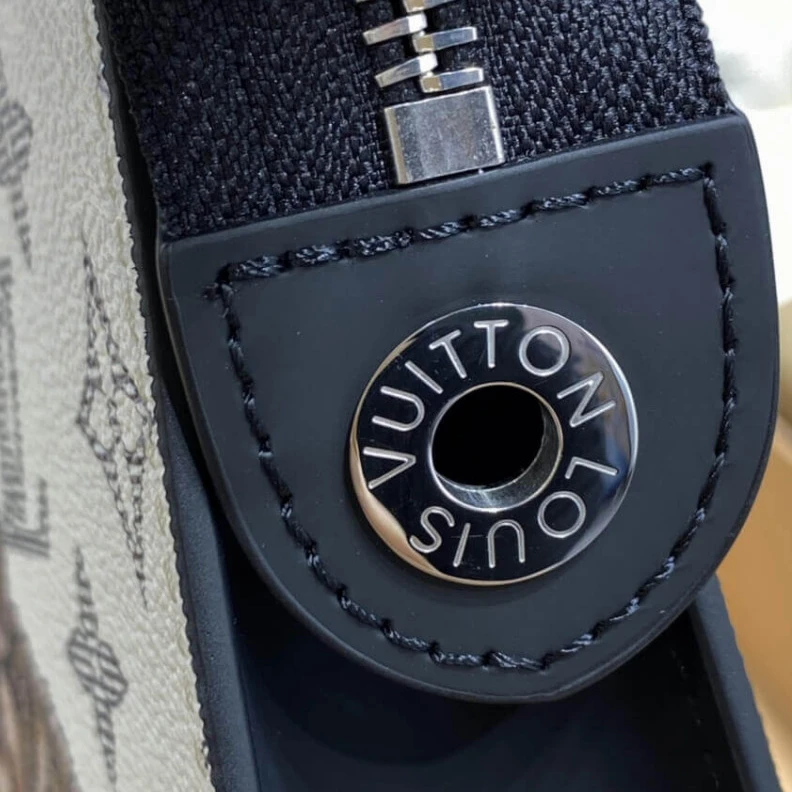 Replica bags 26 x 19 x Louis Vuitton Monogram Canvas Pochette Voyage GM