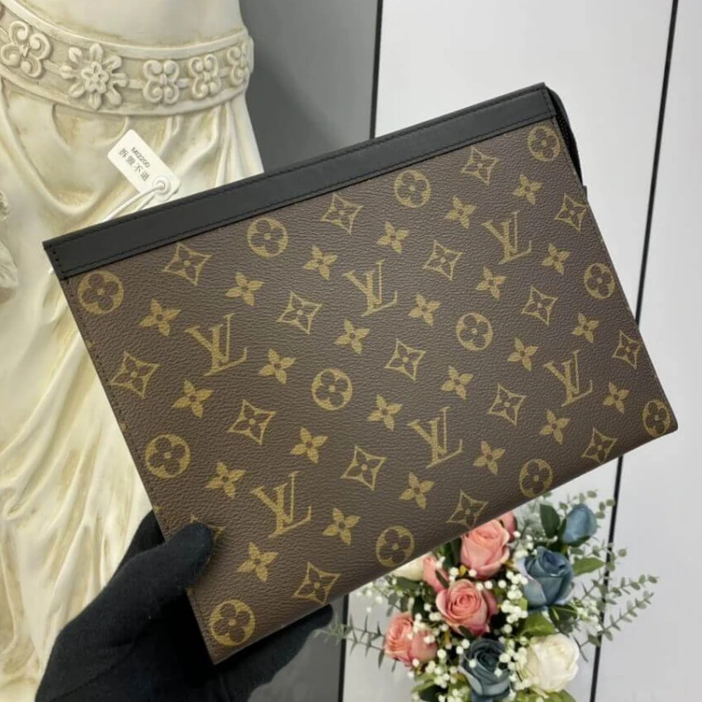 Replica bag 6 interna LV Monogram Canvas Pochette Voyage MM