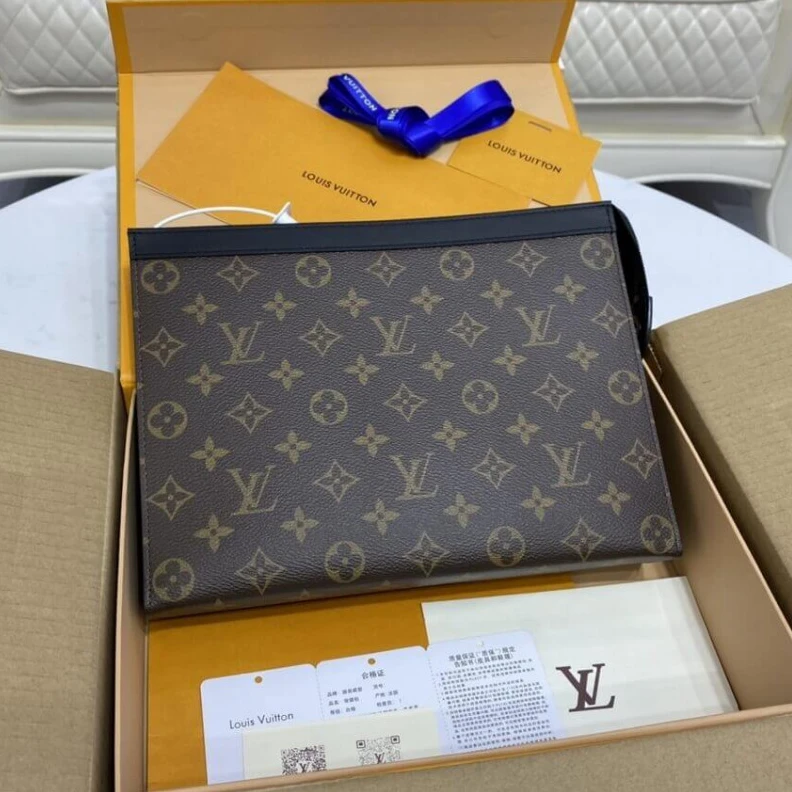 Replica bag 6 interna LV Monogram Canvas Pochette Voyage MM