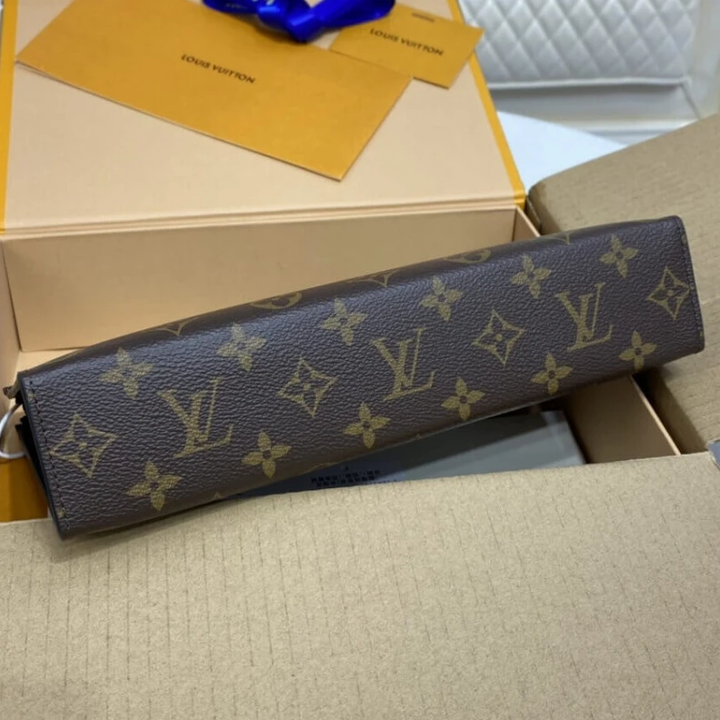 Replica bag 6 interna LV Monogram Canvas Pochette Voyage MM