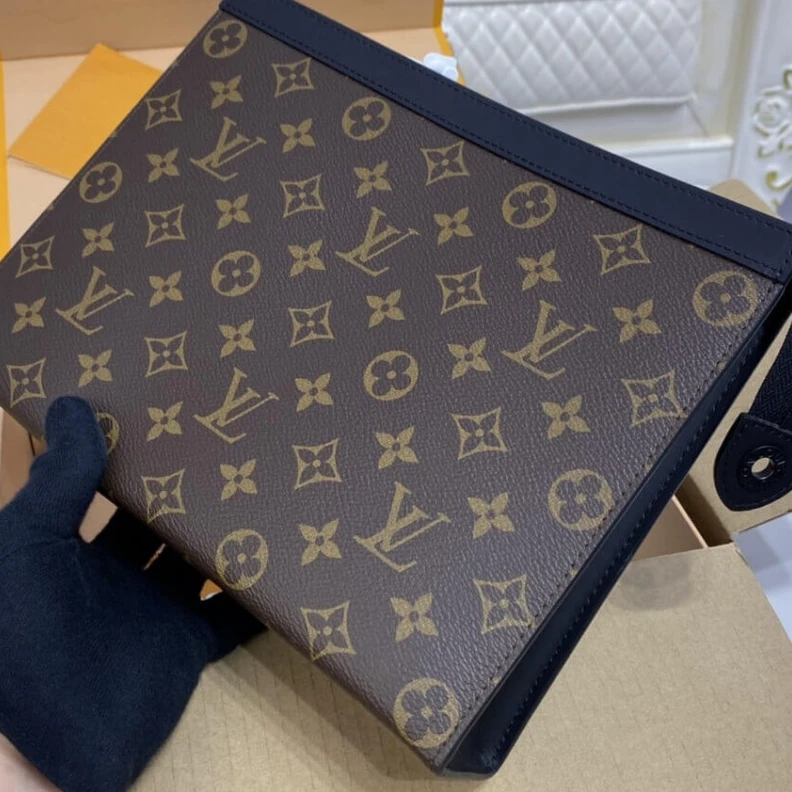 Replica bag 6 interna LV Monogram Canvas Pochette Voyage MM