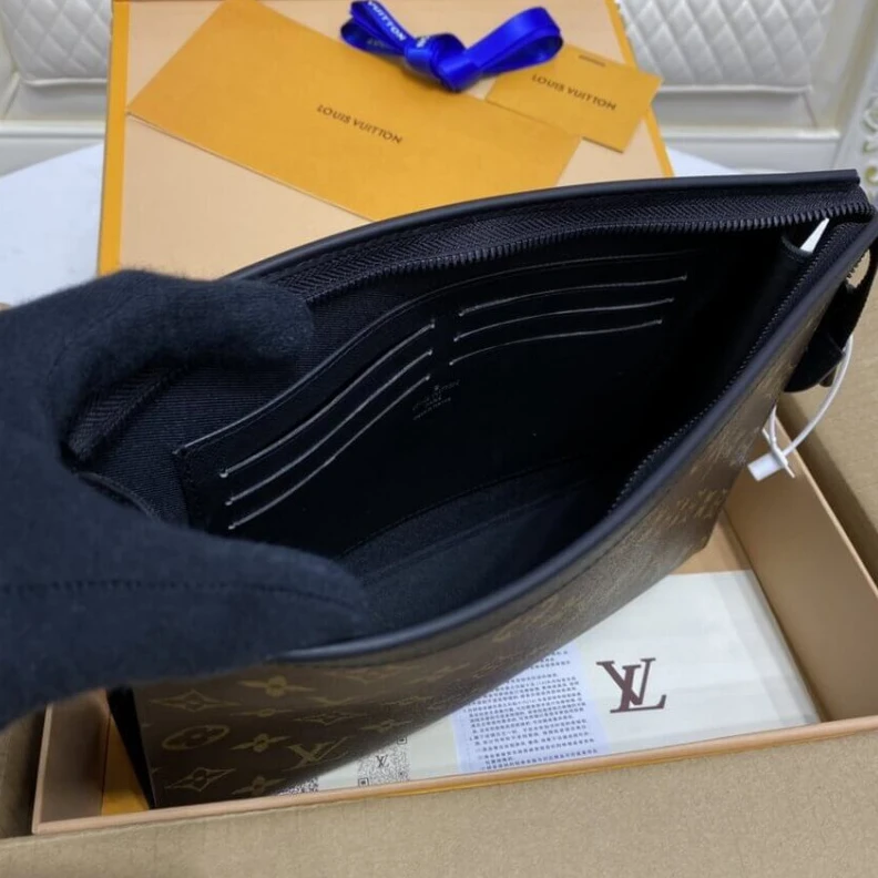 Replica bag 6 interna LV Monogram Canvas Pochette Voyage MM