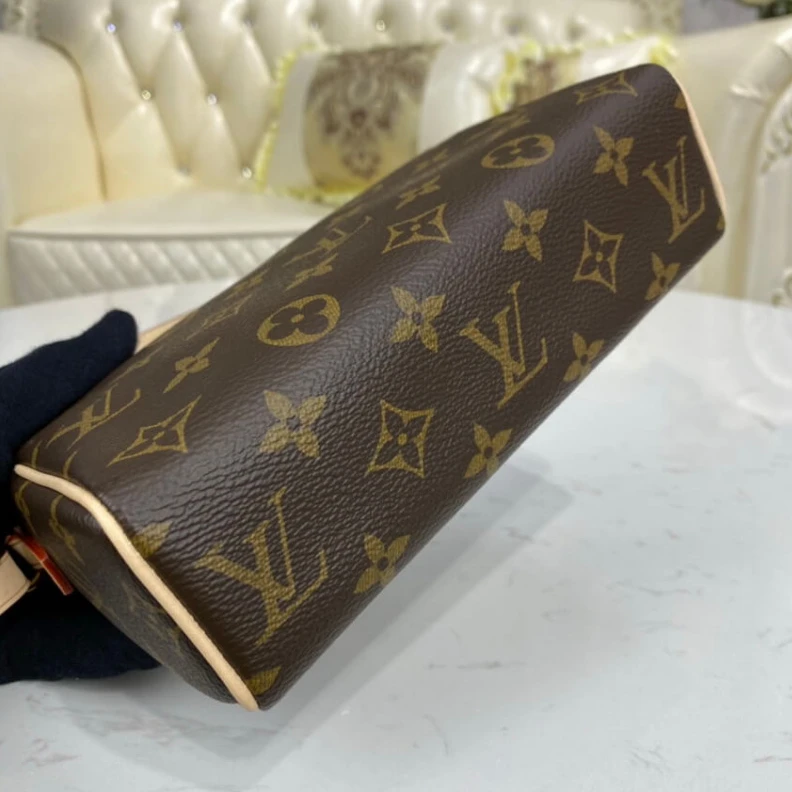 Mythick.ru This is a LV Monogram Canvas Recital Shoulder Bag