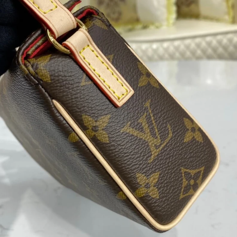 Mythick.ru This is a LV Monogram Canvas Recital Shoulder Bag