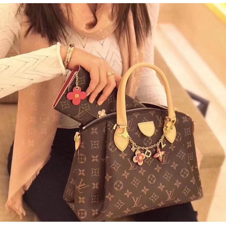 Mythick.ru Main comp LV Monogram Canvas Rivoli PM