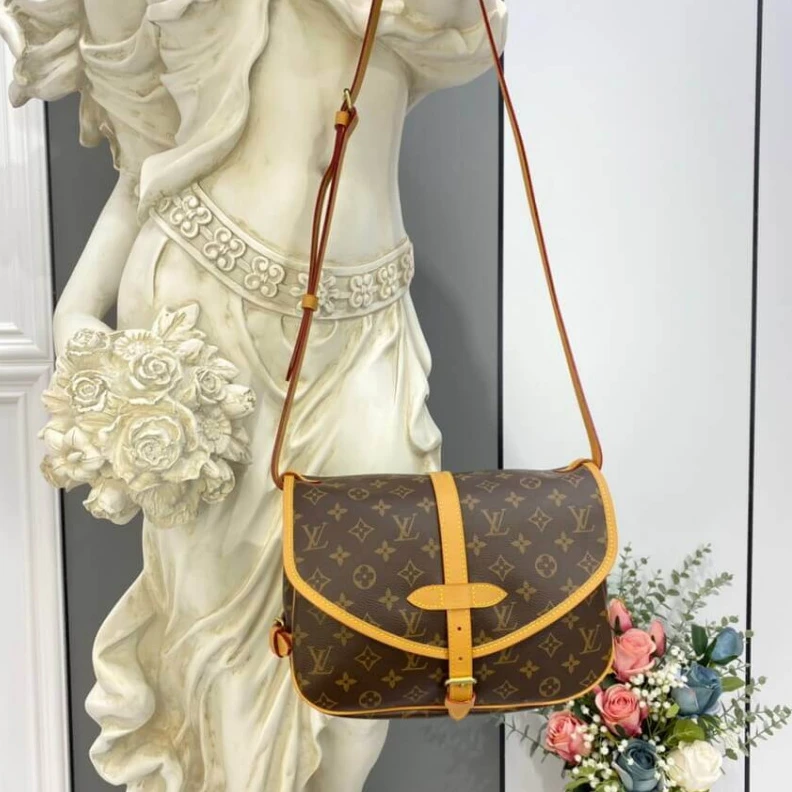 Replica bag <span>High Louis Vuitton Monogram Canvas Saumur MM