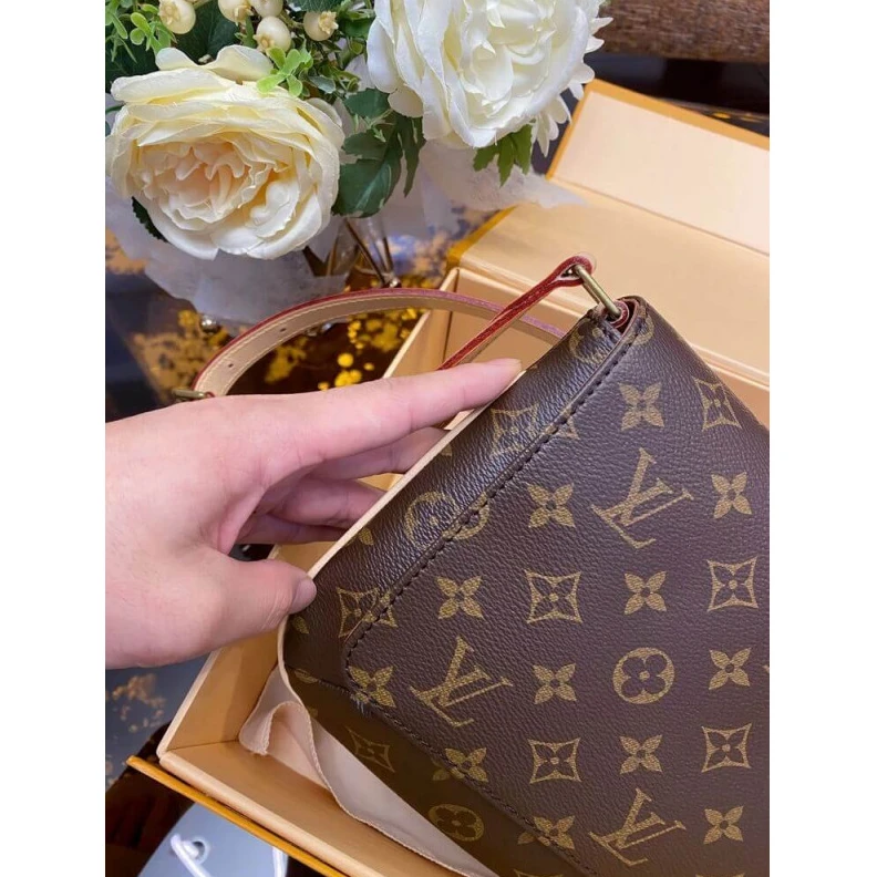 Top lv 24 x 19 x LV Monogram Canvas Tango Bag