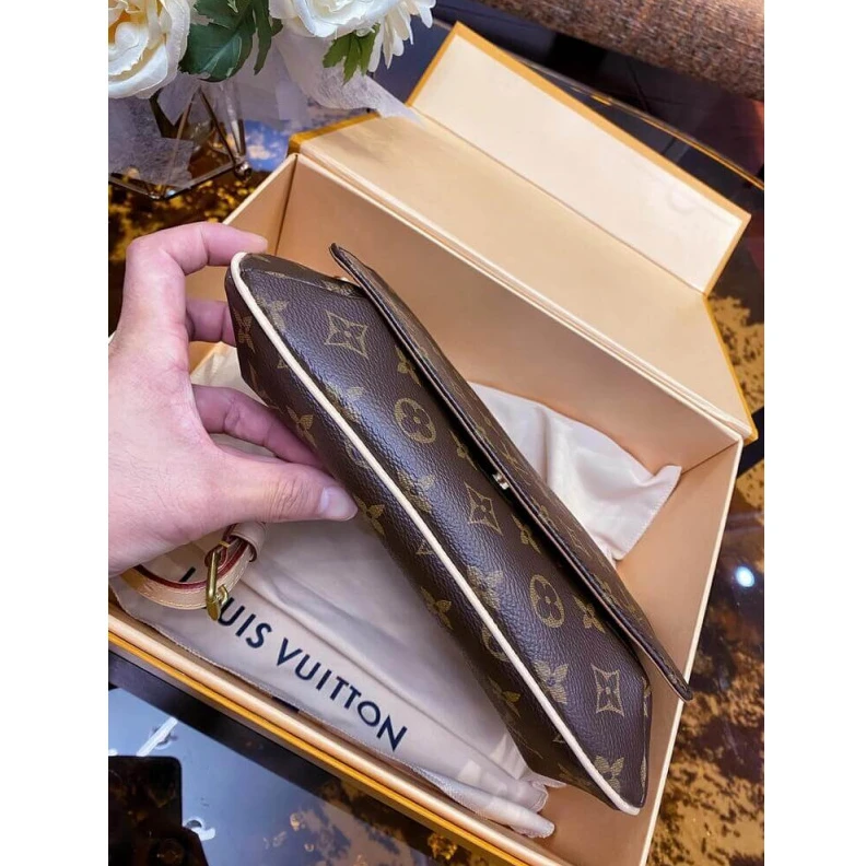 Top lv 24 x 19 x LV Monogram Canvas Tango Bag