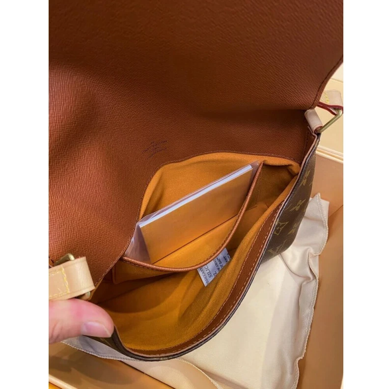 Top lv 24 x 19 x LV Monogram Canvas Tango Bag