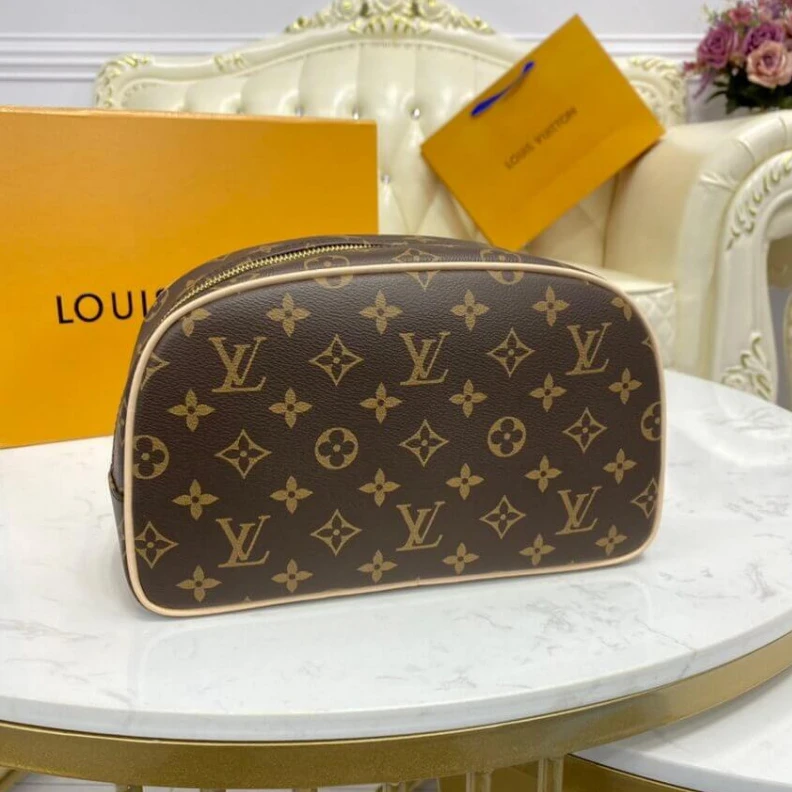 Mythick Zipped, w LV Monogram Canvas Toiletry Bag 25