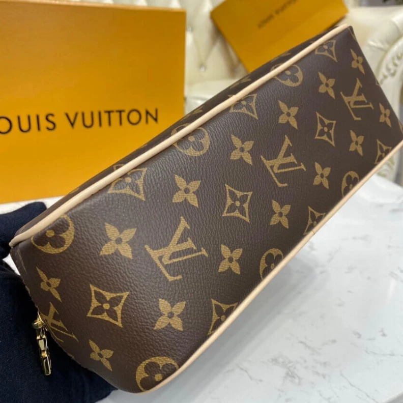 Mythick Zipped, w LV Monogram Canvas Toiletry Bag 25