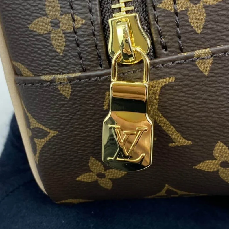 Mythick Zipped, w LV Monogram Canvas Toiletry Bag 25
