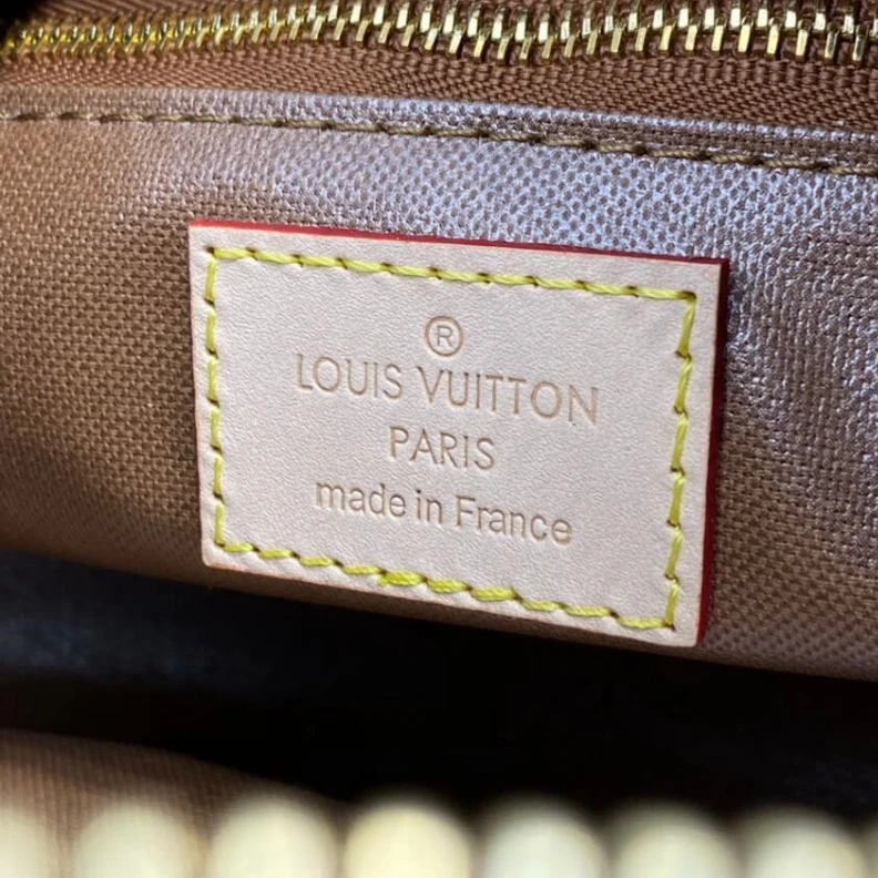 Mythick Zipped, w LV Monogram Canvas Toiletry Bag 25
