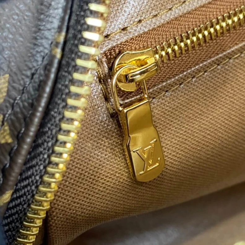 Mythick Zipped, w LV Monogram Canvas Toiletry Bag 25