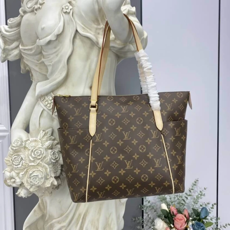 Louis vuitton locations Three fla Louis Vuitton Monogram Canvas Totally MM
