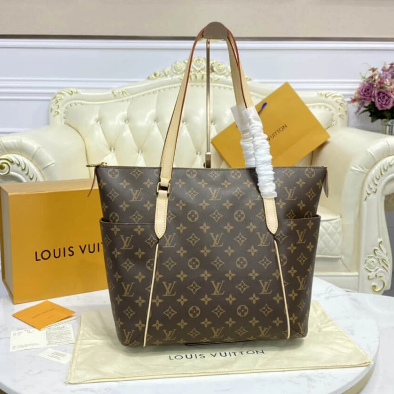 Louis vuitton locations Three fla Louis Vuitton Monogram Canvas Totally MM